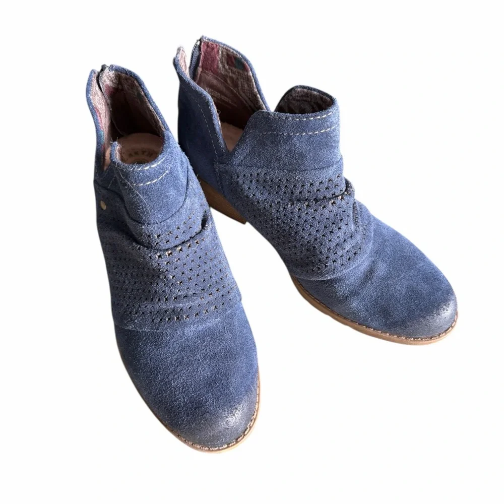 Earth Origins Suede Ankle Boots Amanda blue Size 8 Womens Back Zip Comfortable